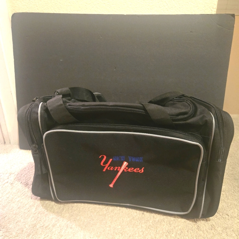 RARE NEW YORK YANKEES MLB BASEBALL INSIDERS CLUB GYM DUFFLE MEMBER BAG